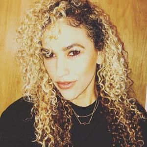 Meet your Posher, Adrienne